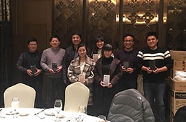 為優秀員工頒獎